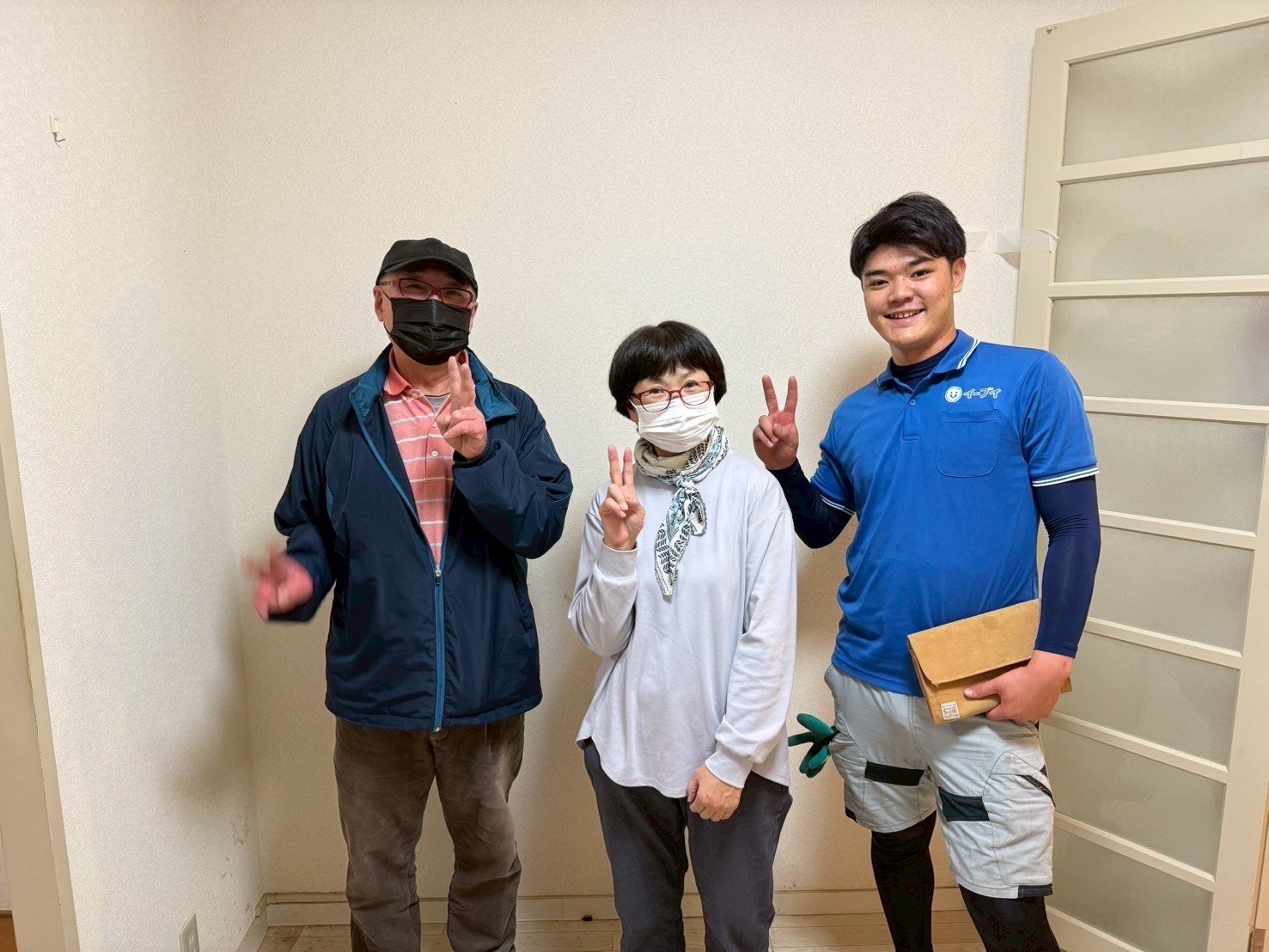 イーブイ大阪-不用品回収-豊中市のお客様とのお写真