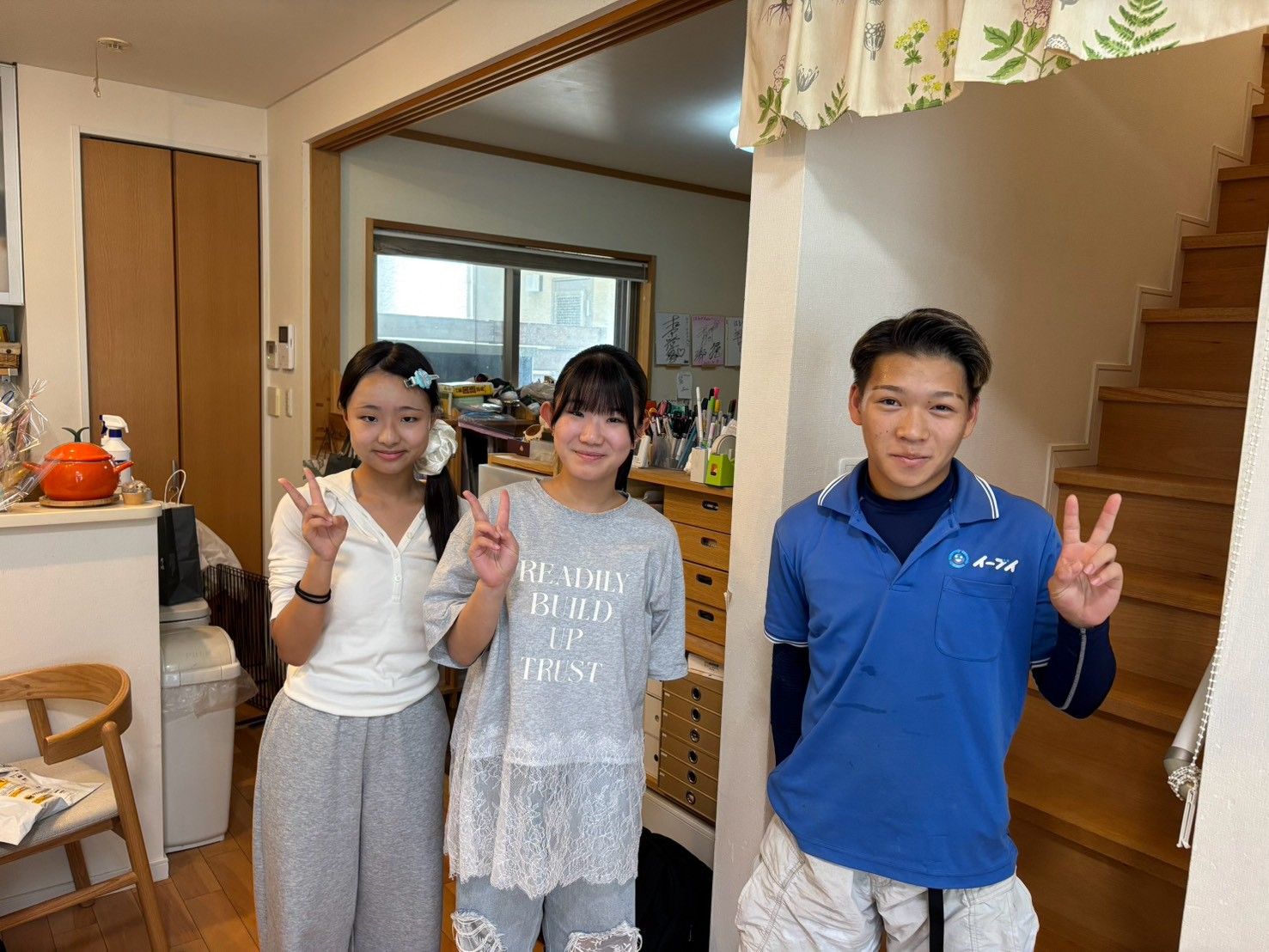 京田辺市の不用品回収｜戸建て2階から勉強机や自作壁をSパック処分